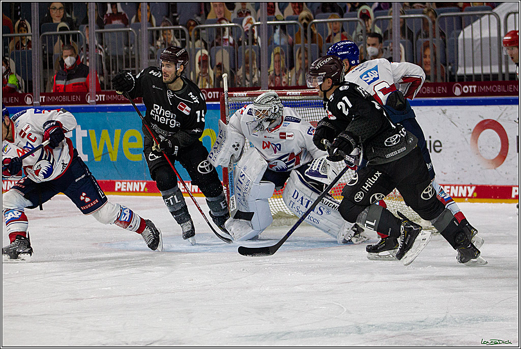 PENNY DEL;  Koelner Haie - Adler Mannheim; Koeln, 08.04.2021